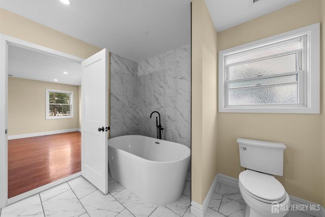 59 Oakland Avenue, Edison, NJ 08817