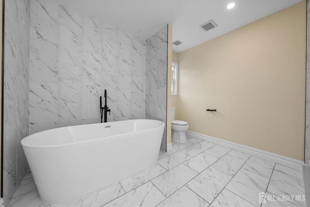 59 Oakland Avenue, Edison, NJ 08817