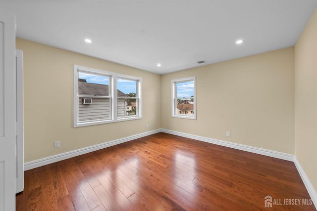 59 Oakland Avenue, Edison, NJ 08817