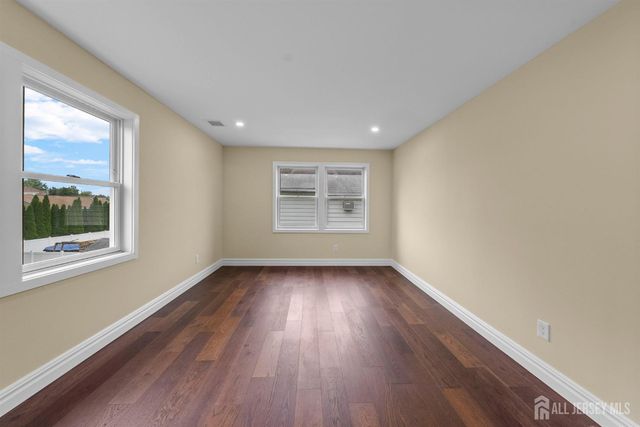 59 Oakland Avenue, Edison, NJ 08817