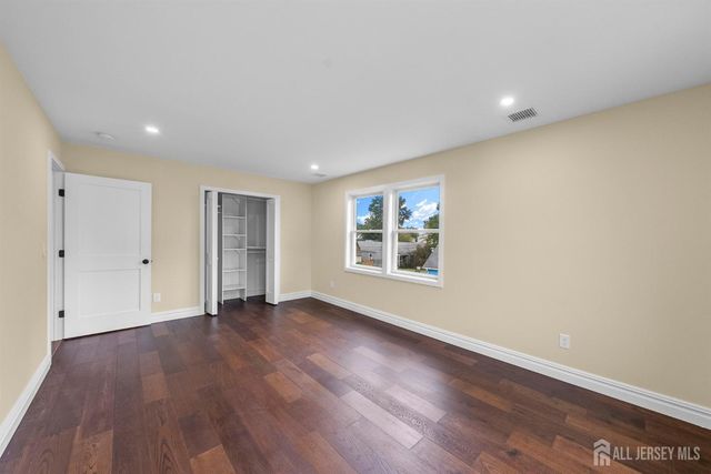 59 Oakland Avenue, Edison, NJ 08817