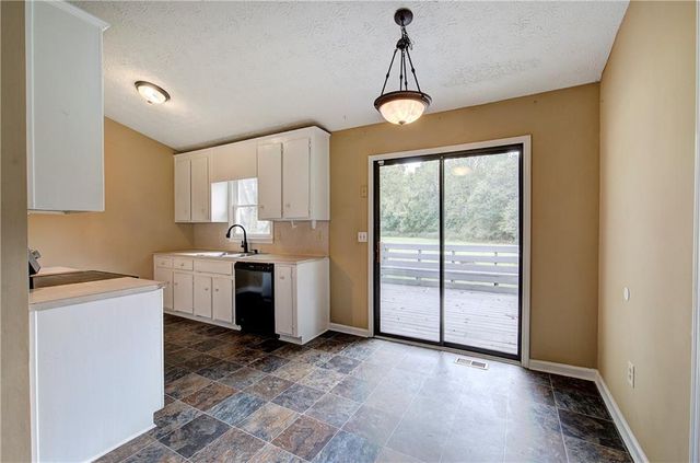 21 Winter Wood Court, Taylorsville, GA 30178