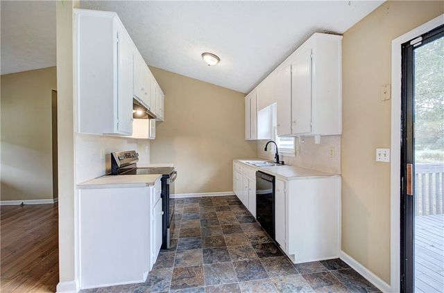 21 Winter Wood Court, Taylorsville, GA 30178