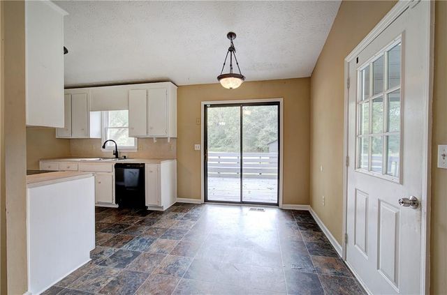 21 Winter Wood Court, Taylorsville, GA 30178