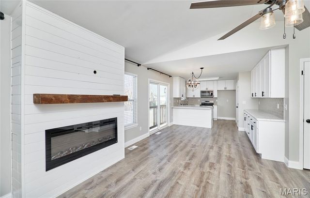 121 Falcon Way, Winfield, MO 63389