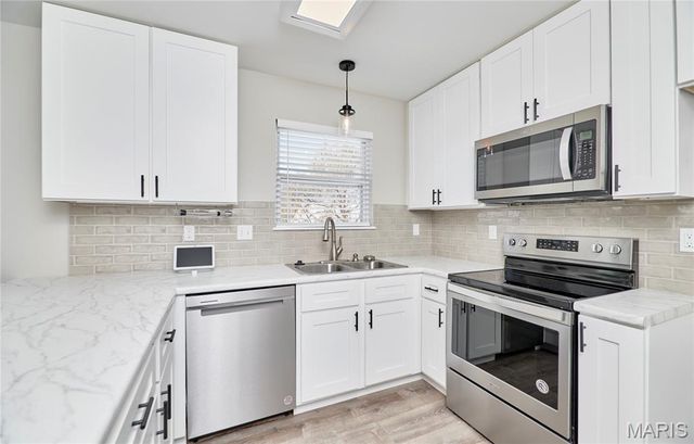 121 Falcon Way, Winfield, MO 63389