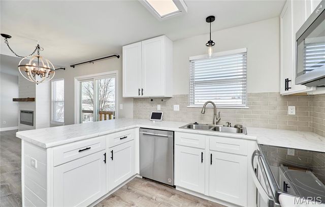 121 Falcon Way, Winfield, MO 63389