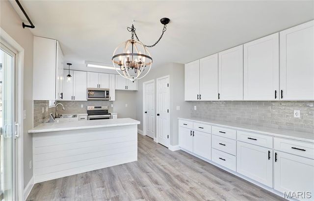 121 Falcon Way, Winfield, MO 63389