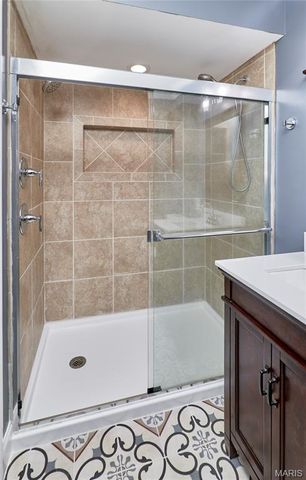 121 Falcon Way, Winfield, MO 63389