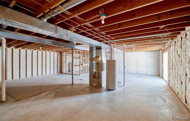 121 Falcon Way, Winfield, MO 63389