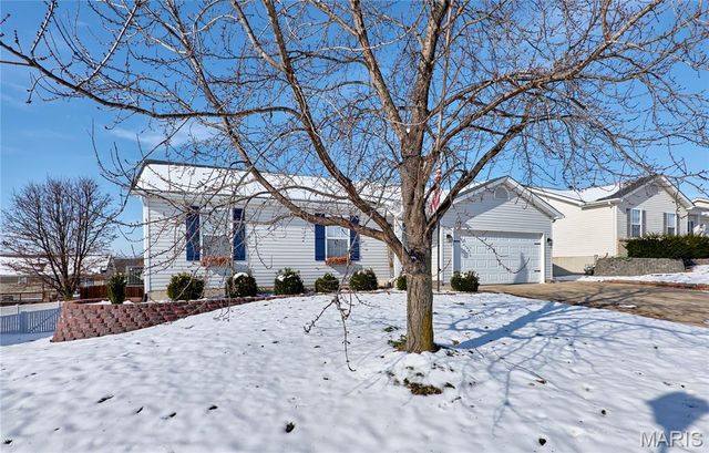 121 Falcon Way, Winfield, MO 63389