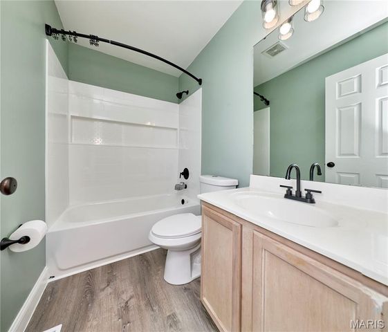 121 Falcon Way, Winfield, MO 63389