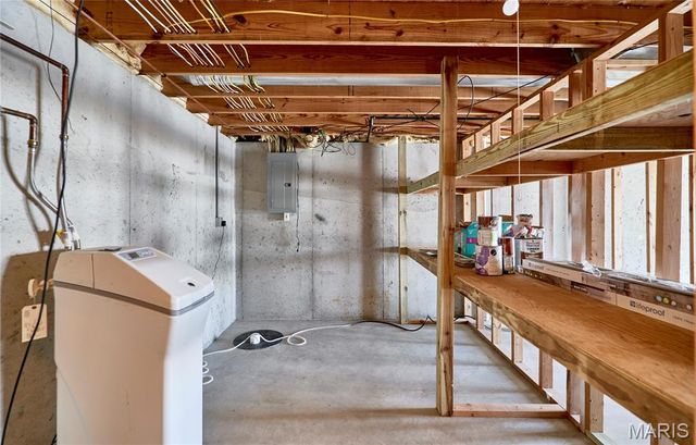 121 Falcon Way, Winfield, MO 63389