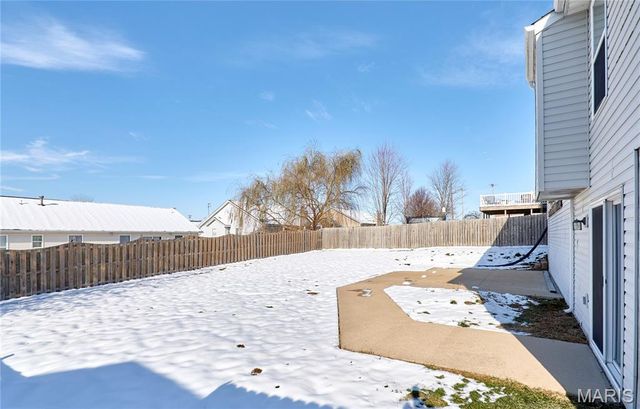 121 Falcon Way, Winfield, MO 63389