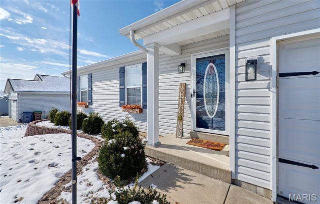 121 Falcon Way, Winfield, MO 63389