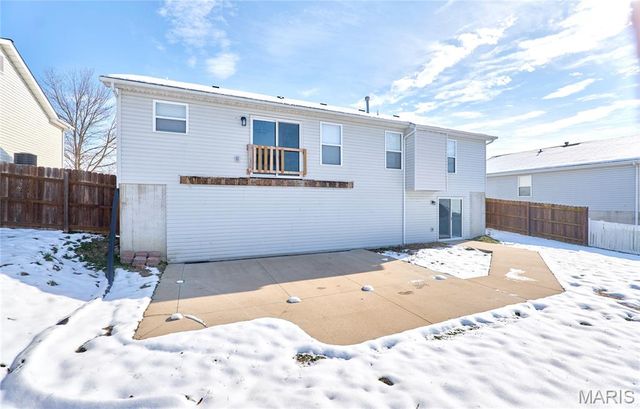 121 Falcon Way, Winfield, MO 63389