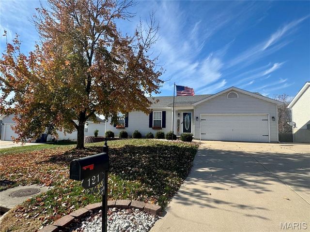 121 Falcon Way, Winfield, MO 63389