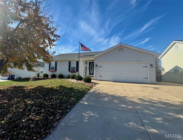 121 Falcon Way, Winfield, MO 63389