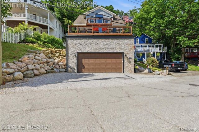 114 Bellevue Avenue, Lake Orion Village, MI 48362