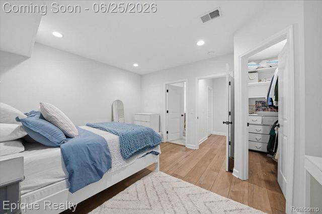 114 Bellevue Avenue, Lake Orion Village, MI 48362