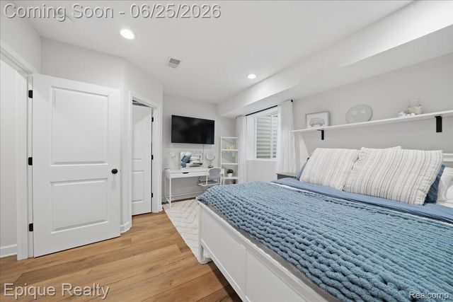 114 Bellevue Avenue, Lake Orion Village, MI 48362