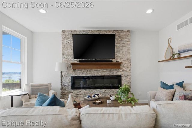 114 Bellevue Avenue, Lake Orion Village, MI 48362
