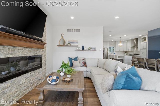 114 Bellevue Avenue, Lake Orion Village, MI 48362