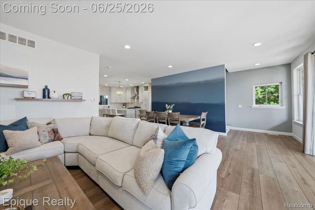 114 Bellevue Avenue, Lake Orion Village, MI 48362
