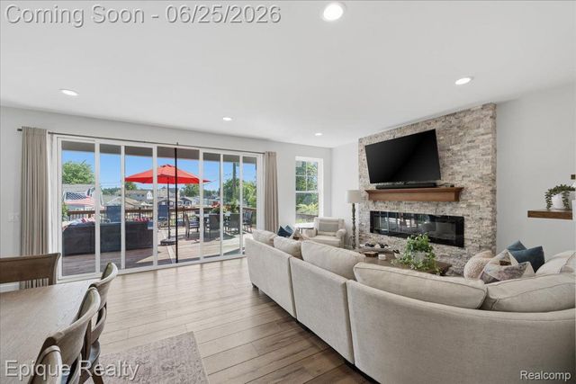114 Bellevue Avenue, Lake Orion Village, MI 48362