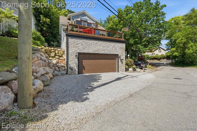 114 Bellevue Avenue, Lake Orion Village, MI 48362