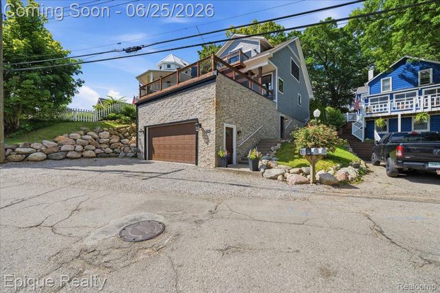 114 Bellevue Avenue, Lake Orion Village, MI 48362