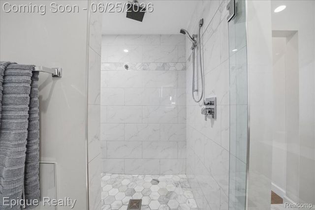 114 Bellevue Avenue, Lake Orion Village, MI 48362