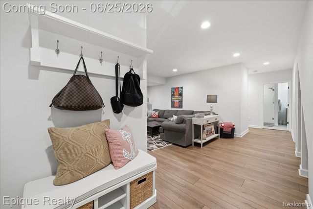 114 Bellevue Avenue, Lake Orion Village, MI 48362