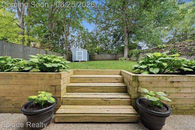 114 Bellevue Avenue, Lake Orion Village, MI 48362