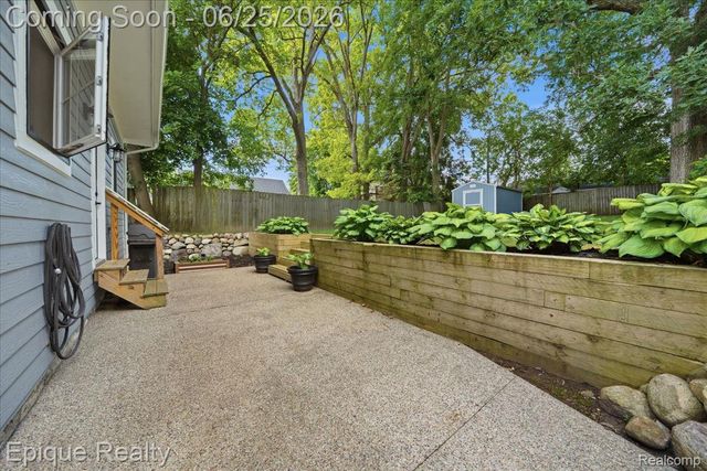 114 Bellevue Avenue, Lake Orion Village, MI 48362
