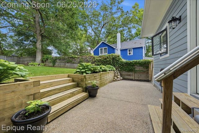 114 Bellevue Avenue, Lake Orion Village, MI 48362