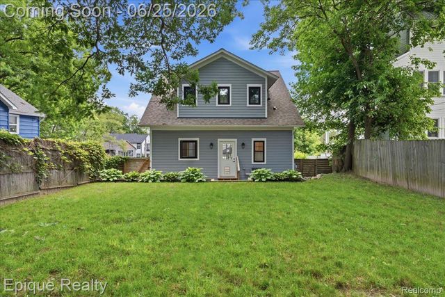 114 Bellevue Avenue, Lake Orion Village, MI 48362