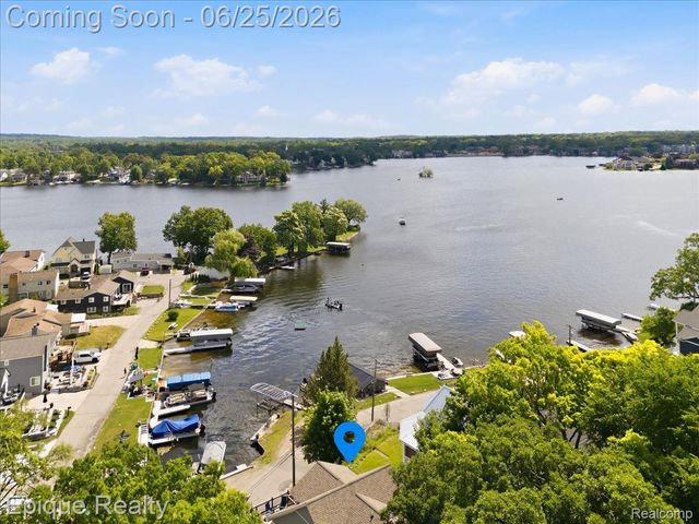 114 Bellevue Avenue, Lake Orion Village, MI 48362