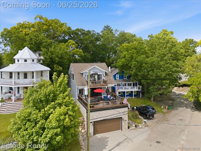 114 Bellevue Avenue, Lake Orion Village, MI 48362