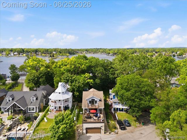 114 Bellevue Avenue, Lake Orion Village, MI 48362