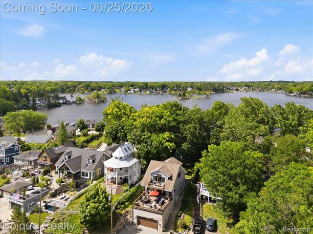 114 Bellevue Avenue, Lake Orion Village, MI 48362