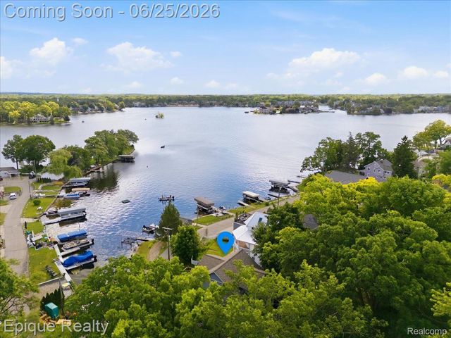 114 Bellevue Avenue, Lake Orion Village, MI 48362