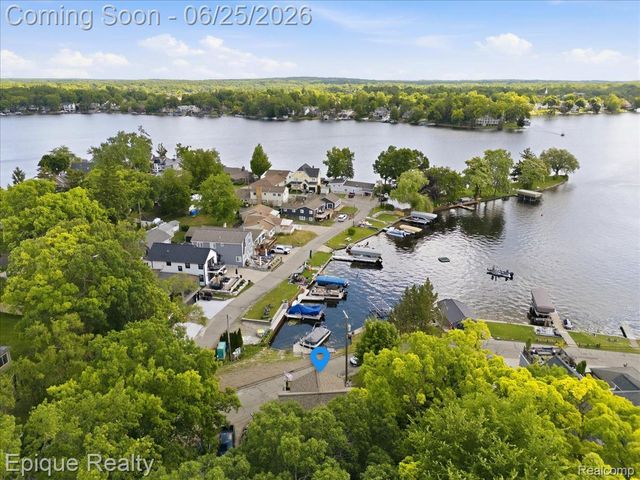 114 Bellevue Avenue, Lake Orion Village, MI 48362