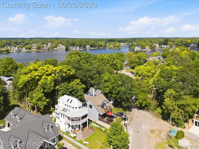 114 Bellevue Avenue, Lake Orion Village, MI 48362