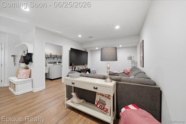114 Bellevue Avenue, Lake Orion Village, MI 48362