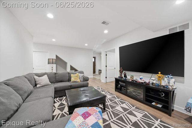114 Bellevue Avenue, Lake Orion Village, MI 48362