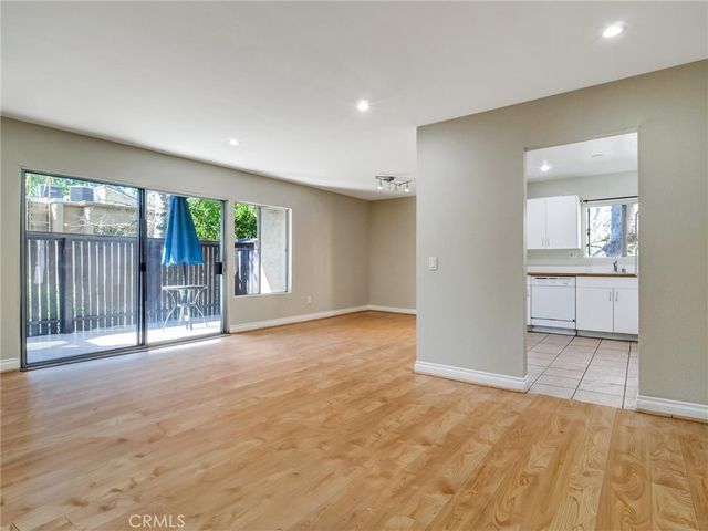 18350 Hatteras 123, Tarzana, CA 91356