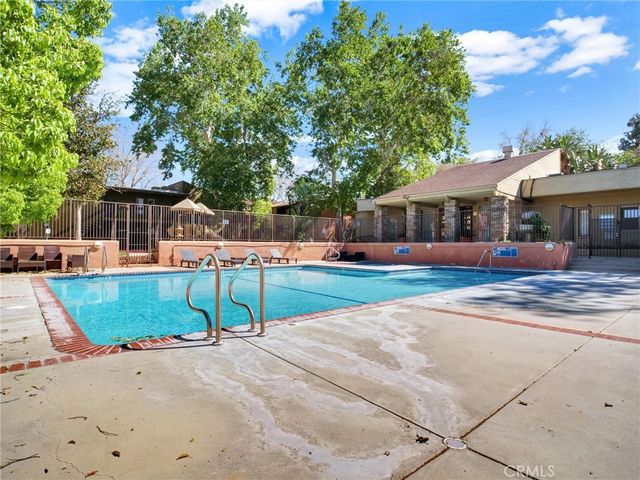 18350 Hatteras 123, Tarzana, CA 91356