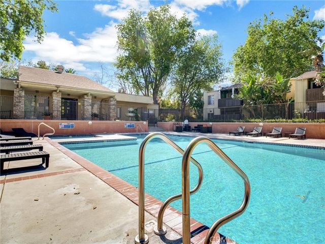 18350 Hatteras 123, Tarzana, CA 91356