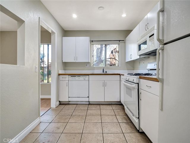 18350 Hatteras 123, Tarzana, CA 91356